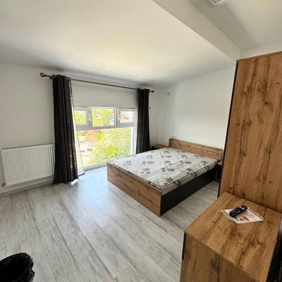 Location d’un appartement récemment rénové de 3 pièces, 6ᵉ secteur, quartier Chiajna, Bucarest, Roumanie
